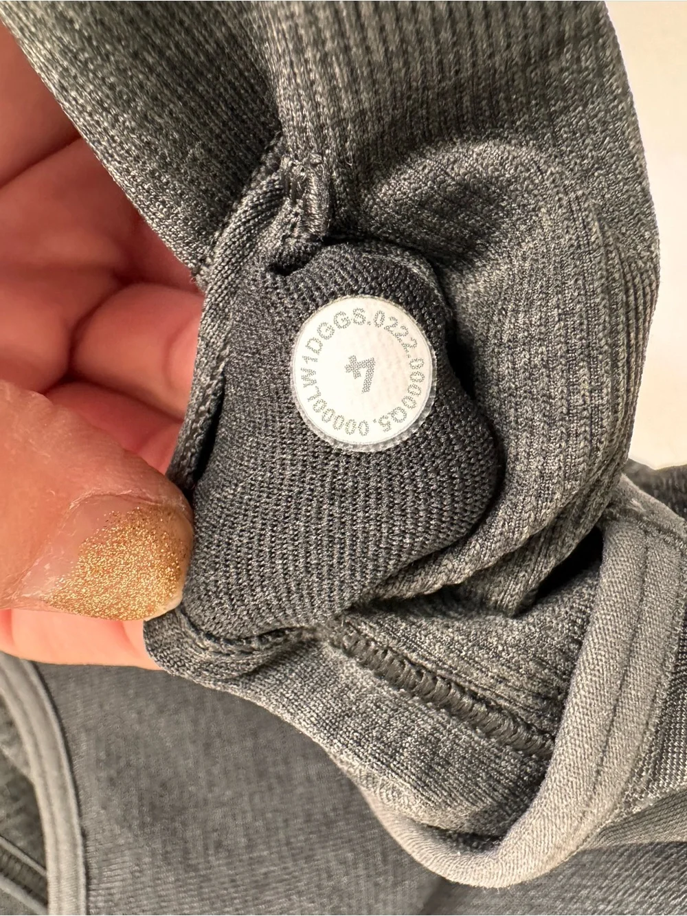 Lululemon Seamless Mesh Supportive Training Tank Top Gray Women’s 4 Retail $68 - Picture 3 of 4